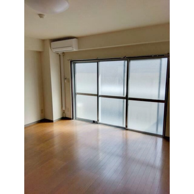 【居間・リビング】 | セントラルビル | 広々10帖のリビング