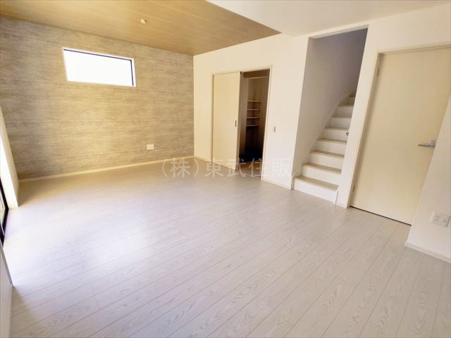 【居間・リビング】 | ふじみ野市元福岡3期　全2棟　２号棟 | ご家族が集まるリビングは22.8帖の広さです