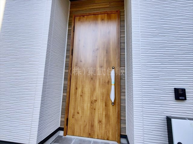【玄関】 | ふじみ野市元福岡3期　全2棟　２号棟 | 落ち着いた雰囲気の玄関です