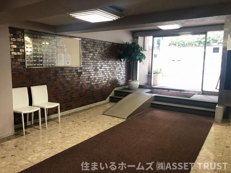 広尾ハイツのエントランス