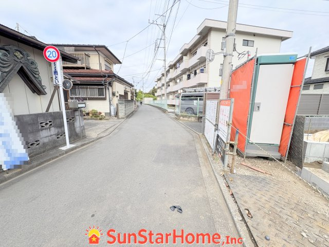 【サンスターホーム】福生市熊川　全館空調住宅1号棟の前面道路含む現地写真