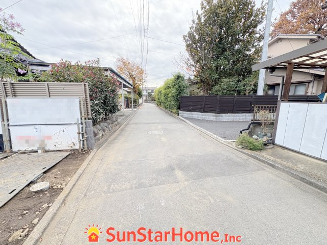 【サンスターホーム】福生市熊川　全館空調住宅1号棟の前面道路含む現地写真