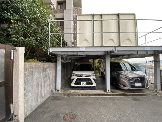 イーストヒルズ矢野弐番館の駐車場