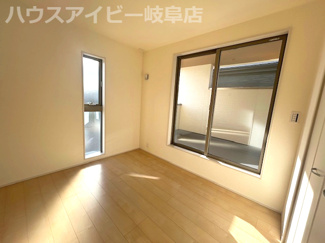 【洋室】 | 岐阜市西鶉新築建売全5棟！お車並列4台可能！南道路で日当り良好です♪きれいな分譲地です！ | 岐阜市西鶉新築建売全5棟！お車並列4台可能！南道路で日当り良好です♪きれいな分譲地です！