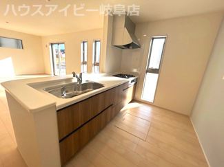 【キッチン】 | 岐阜市西鶉新築建売全5棟！お車並列4台可能！南道路で日当り良好です♪きれいな分譲地です！ | 岐阜市西鶉新築建売全5棟！お車並列4台可能！南道路で日当り良好です♪きれいな分譲地です！