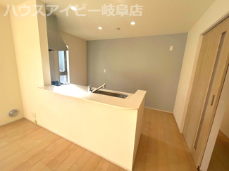 【キッチン】 | 岐阜市西鶉新築建売全5棟！お車並列4台可能！南道路で日当り良好です♪きれいな分譲地です！ | 岐阜市西鶉新築建売全5棟！お車並列4台可能！南道路で日当り良好です♪きれいな分譲地です！