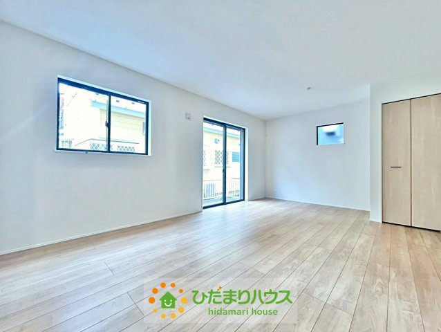 白岡市岡泉　新築一戸建て　リナージュの居間・リビング