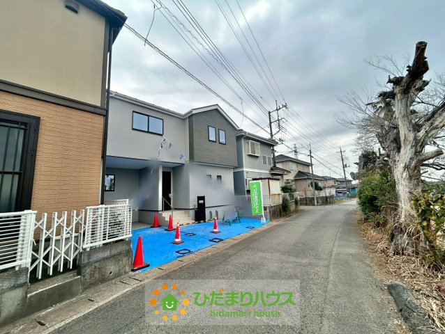 白岡市岡泉　新築一戸建て　リナージュの前面道路含む現地写真