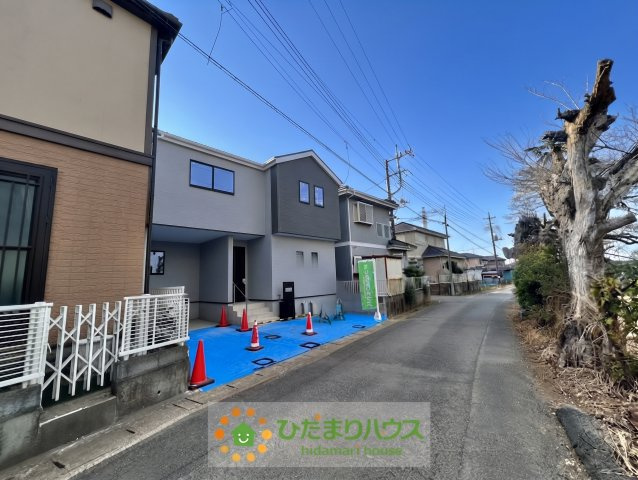 白岡市岡泉　新築一戸建て　リナージュの前面道路含む現地写真