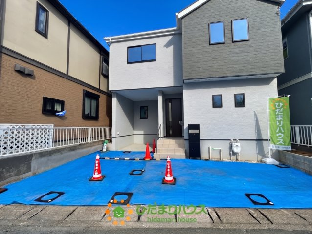 白岡市岡泉　新築一戸建て　リナージュの駐車場