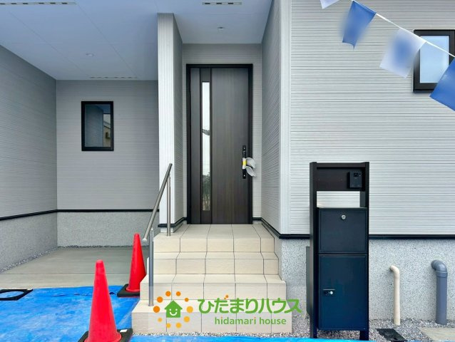 白岡市岡泉　新築一戸建て　リナージュの玄関