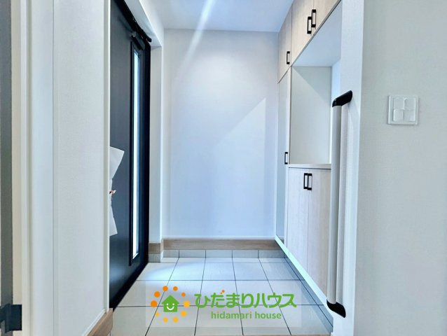 白岡市岡泉　新築一戸建て　リナージュの玄関