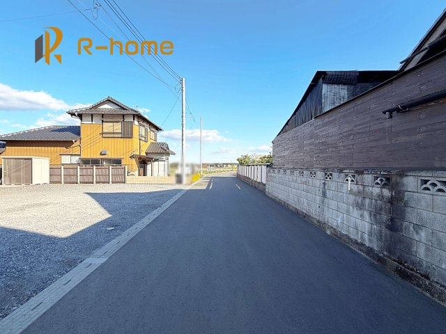 つくば市高野3期　新築戸建て　1号棟の前面道路含む現地写真|『今から見たい！』大歓迎です♪
お気軽にＲ－ｈomeまでお問い合わせください。