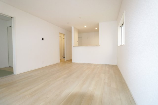 郡山市安積町荒井字柴宮山　　　1号棟　　朝日が丘小学校、郡山第７中学区の居間・リビング