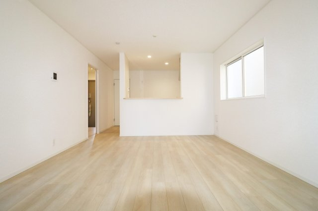 郡山市安積町荒井字柴宮山　　　1号棟　　朝日が丘小学校、郡山第７中学区の居間・リビング