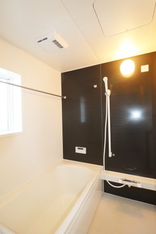 郡山市安積町荒井字柴宮山　　　1号棟　　朝日が丘小学校、郡山第７中学区の浴室