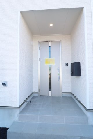 郡山市安積町荒井字柴宮山　　　1号棟　　朝日が丘小学校、郡山第７中学区の玄関