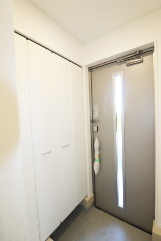 郡山市安積町荒井字柴宮山　　　1号棟　　朝日が丘小学校、郡山第７中学区の玄関