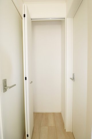 郡山市安積町荒井字柴宮山　　　1号棟　　朝日が丘小学校、郡山第７中学区の洋室|※同社施工例