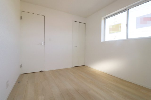 郡山市安積町荒井字柴宮山　　　1号棟　　朝日が丘小学校、郡山第７中学区の洋室