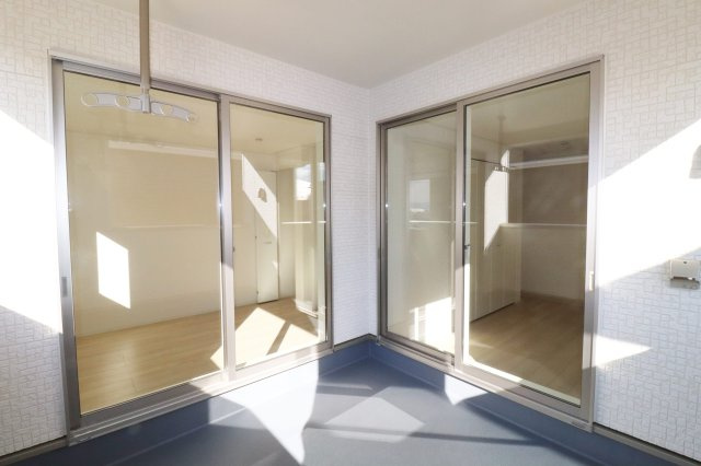 郡山市安積町荒井字柴宮山　　　1号棟　　朝日が丘小学校、郡山第７中学区のバルコニー