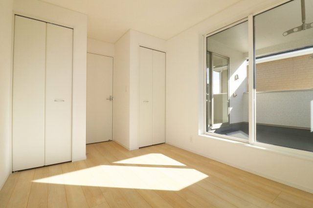 郡山市安積町荒井字柴宮山　　　1号棟　　朝日が丘小学校、郡山第７中学区の洋室