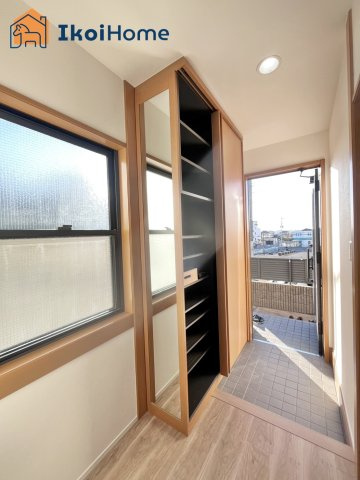 神戸市西区玉津町高津橋　中古戸建の玄関|【ホームページに現地動画掲載中】●年中無休：当日予約可●大きな靴箱が付いています。