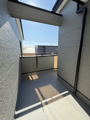 【バルコニー】 | 新築　一戸建て　JR横浜線　京王相模線　橋本駅　二本松 | 開放的で明るい空間を演出してくれるバルコニーです