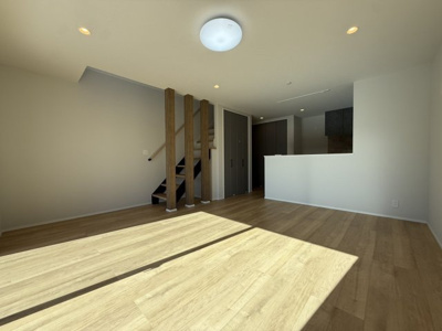 【居間・リビング】 | 新築　一戸建て　JR横浜線　京王相模線　橋本駅　二本松 | 広々としたリビングダイニングです。