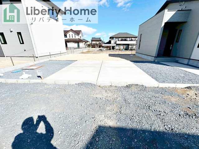日立市東金沢町9期　新築戸建　2号棟の駐車場