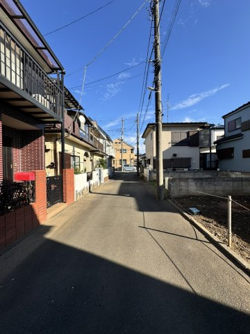 所沢市中新井２丁目売地の前面道路含む現地写真