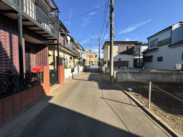 所沢市中新井２丁目売地の前面道路含む現地写真