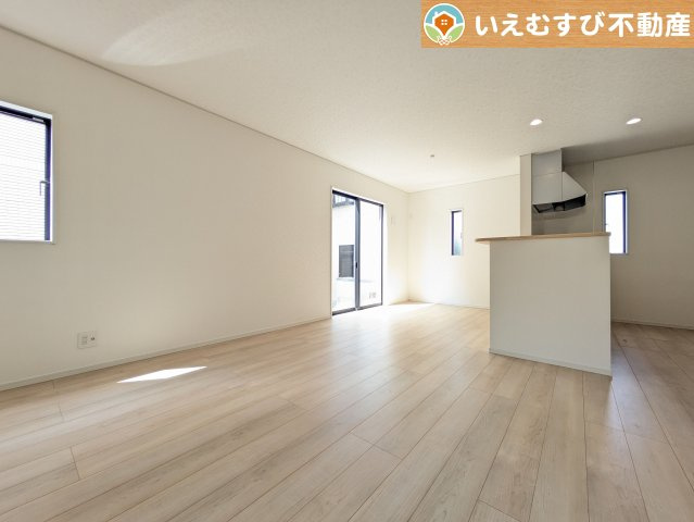 Cradle garden　鴻巣市箕田第9の居間・リビング|ご家族みんながゆったりくつろげるリビング
ゆとりの空間でくつろいだり遊んだり、家族の時間が楽しみですね♪