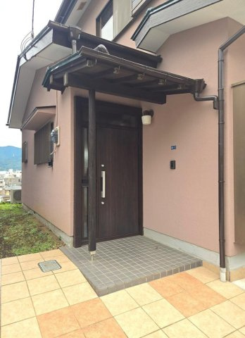 【玄関】 | ◇◆秦野市曲松1丁目 中古戸建◆◇ | 防犯上安心のTVモニターインターホン付きです。