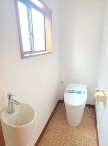 【トイレ】 | ◇◆秦野市曲松1丁目 中古戸建◆◇ | 各階にトイレがあり便利です！