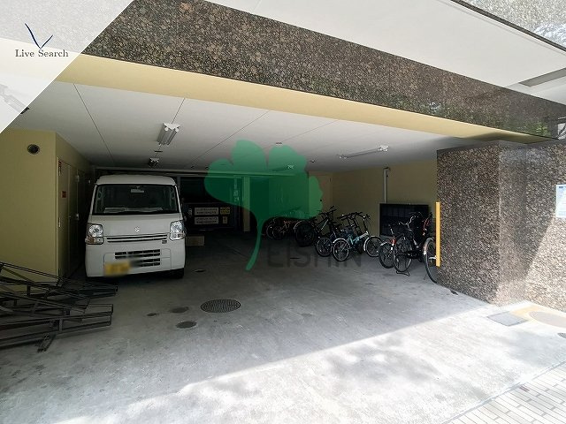 アイセレブ祇園の駐車場
