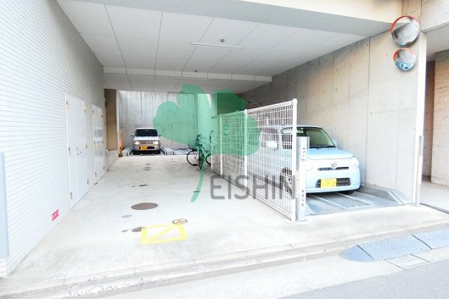 クレスティアフォーシーズン博多の駐車場