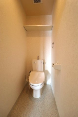 コートヴィレッジ若沼　A棟の洗面所