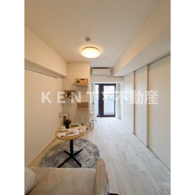 【居間・リビング】 | コンフォリア南品川 | こちらのリビングで趣味の時間をお楽しみください