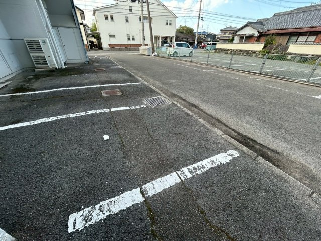 高津レジデンスの駐車場