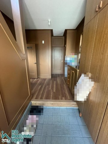 静市市原町　中古戸建の玄関