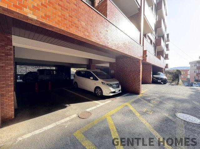 ライオンズマンション平尾台３号棟の駐車場