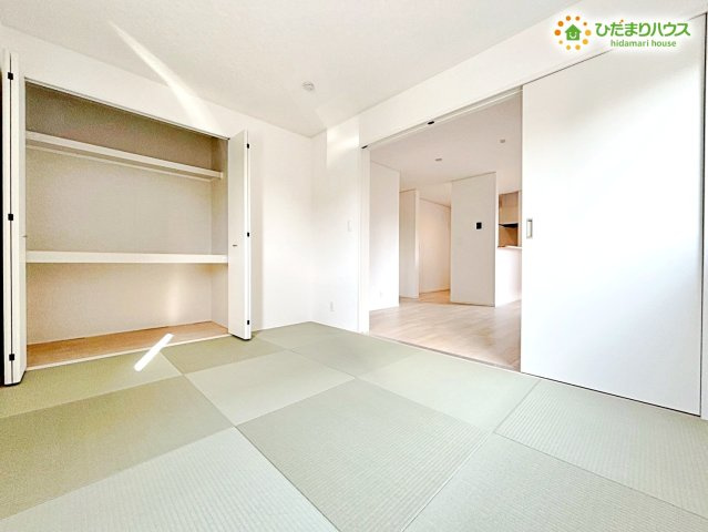 鴻巣市箕田　第9　新築一戸建て　クレイドルガーデン　02の内装|畳の香りに包まれながら、ちょっとした家事の合間に足を伸ばしてリラックスするのも良いですね♪
