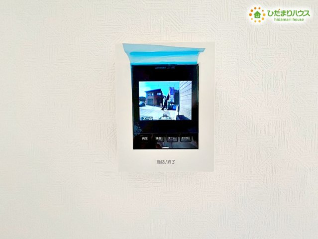 鴻巣市箕田　第9　新築一戸建て　クレイドルガーデン　02の防犯設備|来客の顔を室内から確認できる、安心のモニター付きインターホンです！
お子様の留守番時や、夜間の対応時も外の様子が分かるので防犯面で非常に心強い設備です。