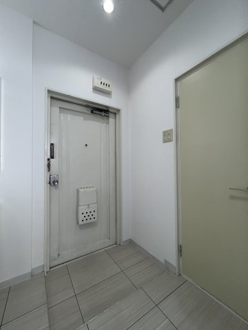 吉見ハイツの玄関