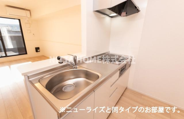 ゼファー・ガーデンのキッチン|【イメージ写真図】３口コンロのＩＨヒーター付き◎