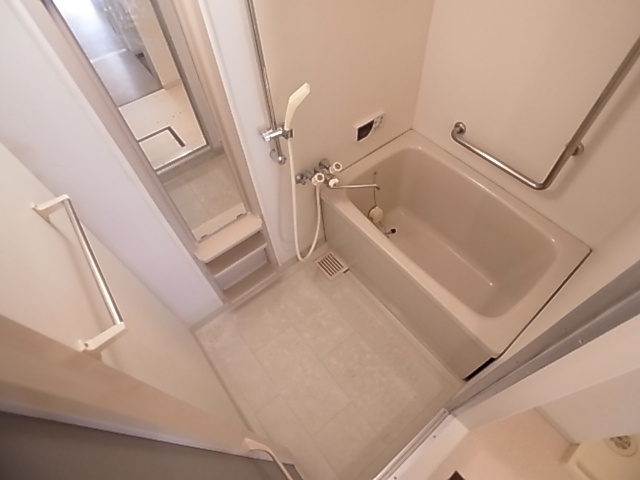 神戸市兵庫区平野町字天王谷東服山のアパートの浴室