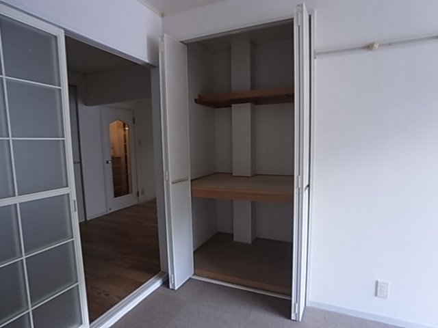 神戸市兵庫区平野町字天王谷東服山のアパートの収納