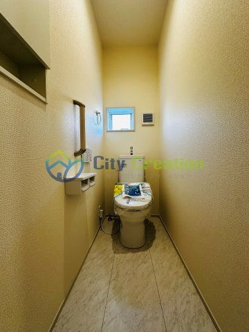 平塚市寺田縄　新築一戸建て　1号棟のトイレ