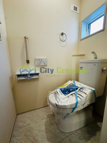 平塚市寺田縄　新築一戸建て　1号棟のトイレ